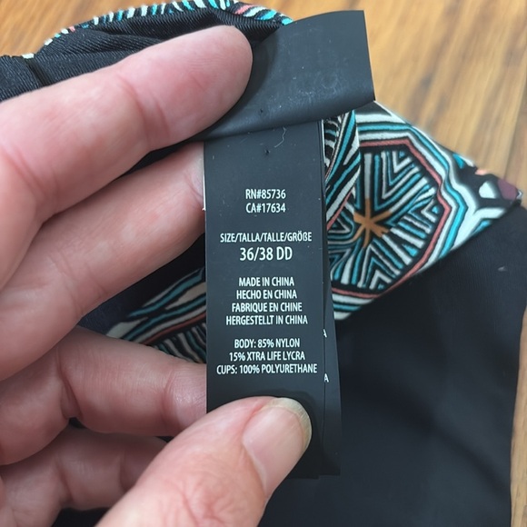 Coco Reef Reversible Verso Bikini Top All over pattern black 36/38DD NWOT - Picture 3 of 7